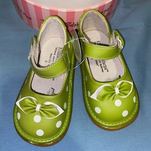 NWT Aldabella Scarpa green polka dot Mary Janes